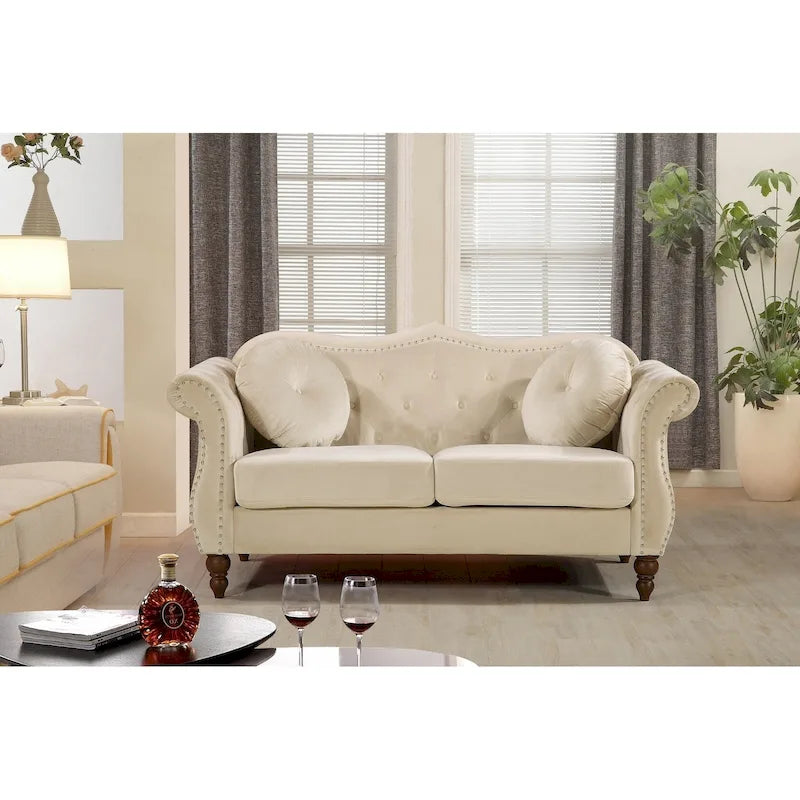 Causeuse capitonnée de style Chesterfield du milieu du siècle avec clous décoratifs et pieds en bois