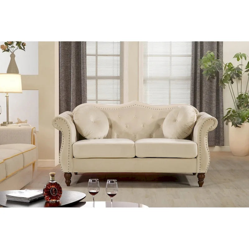 Causeuse capitonnée de style Chesterfield du milieu du siècle avec clous décoratifs et pieds en bois
