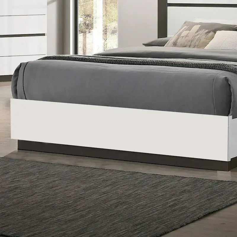 Lit plateforme moderne en bois blanc avec sommier à lattes