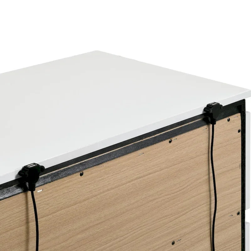 Lit plateforme moderne en bois blanc avec sommier à lattes