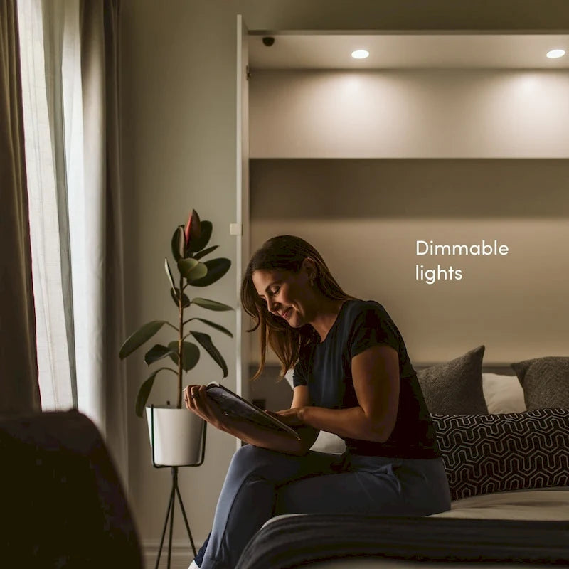Lit escamotable laqué brillant pour les espaces multifonctionnels
