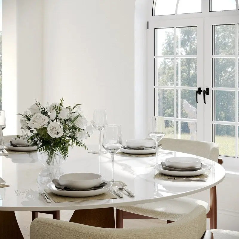 Table à manger ronde moderne avec plateau en pierre brillante blanche et piédestal en bronze