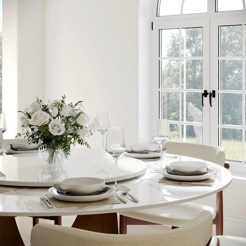 Table à manger ronde moderne avec plateau en pierre brillante blanche et piédestal en bronze